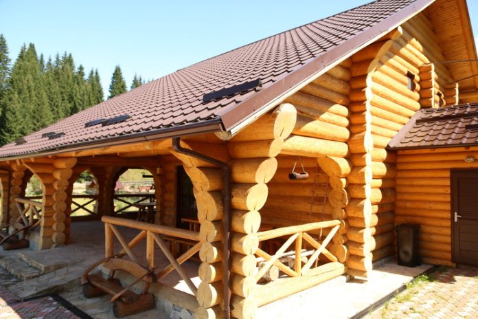 case din lemn rotund