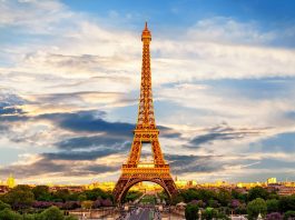 Tâmplăria specifică locuinţelor din Paris în special şi din Franţa în general