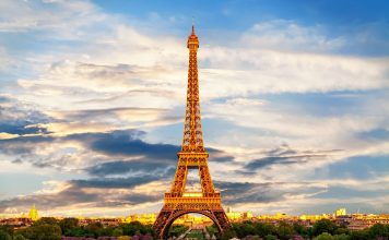 Tâmplăria specifică locuinţelor din Paris în special şi din Franţa în general